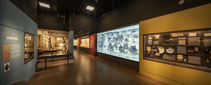 Panoramic view of museum exhibits about early 1800s Texas