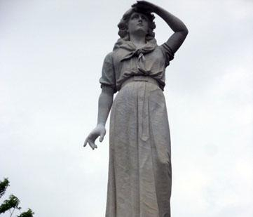 Statute of Elizabeth Crockett.