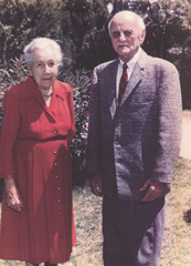 Picture of elderly couple 
