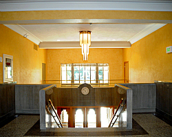 Picture of the interior of a courthouse 