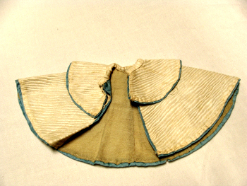 Picture of a doll's clothing 
