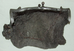Picture of a chainmail handbag 