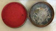 Picture of a cosmetic container 