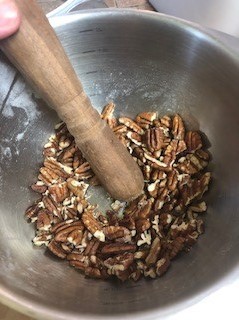 Picture of pecans in a bowl 