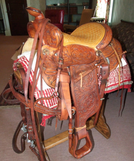 Picture of a saddle 