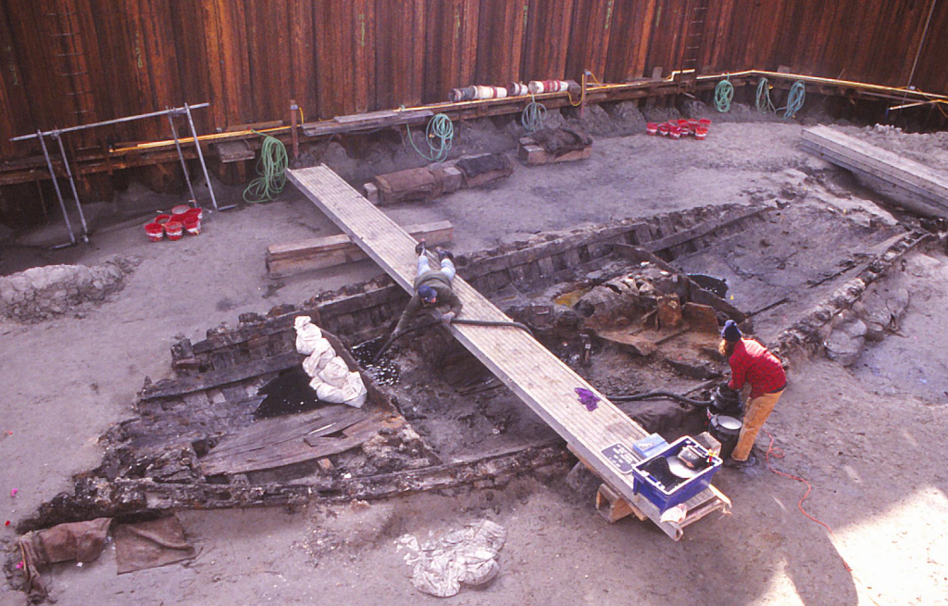Excavation of the La Belle ship